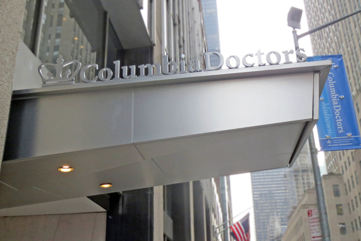 Custom Faceted Aluminum Clad Canopy With Matching Signage.CUMC – 1290 Avenue Of The Americas – New York, NY Architect: Perkins + Will
